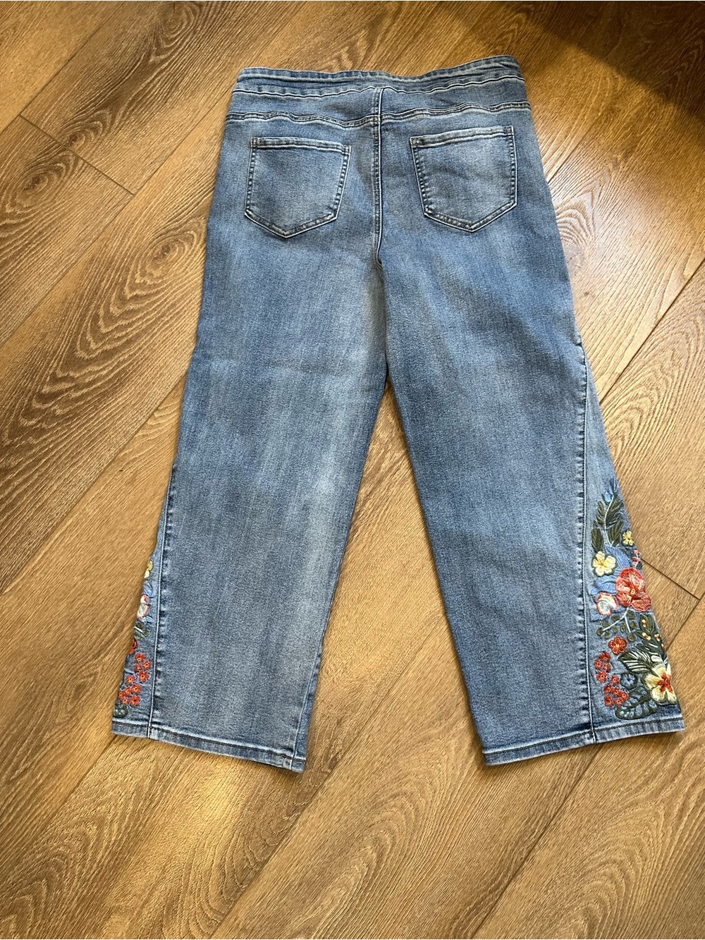 Northern Reflections Blue Cropped Jeans with Floral Embroidery - Picture 2 of 10